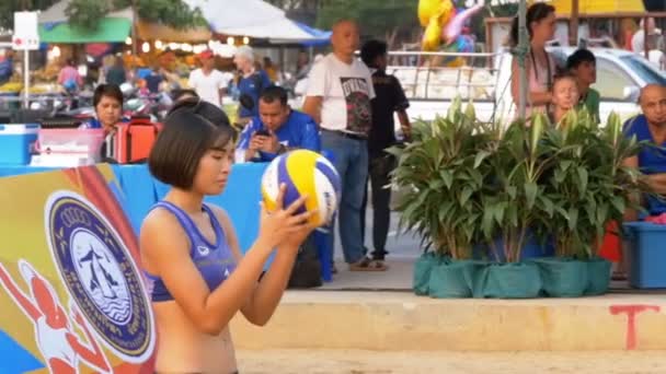 Beachvolleyball-Meisterschaft der Frauen in Thailand. Zeitlupe — Stockvideo