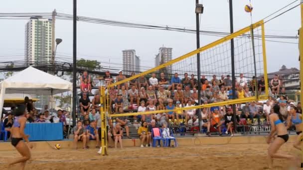 Dámské Beach volejbal mistrovství v Thajsku. Zpomalený pohyb — Stock video