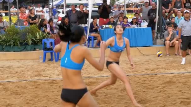 Campeonato de Voleibol Playa Femenino en Tailandia. Moción lenta — Vídeos de Stock