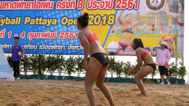 Beachvolleyball-Meisterschaft der Frauen in Thailand. Zeitlupe — Stockvideo