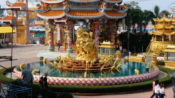 Η αρχιτεκτονική του το κινεζικό ναό Bangsaen στην Ταϊλάνδη. — Αρχείο Βίντεο
