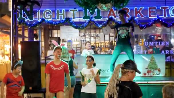 Disco au Jomtien Night Street Food Market. L'Asie. Thaïlande, Pattaya . — Video