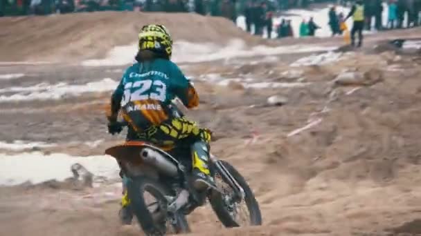 Motocross. Off-road racing på enduro cyklar. Slow motion — Stockvideo