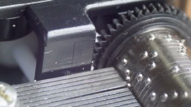 Müzik kutusu mekanizması döner