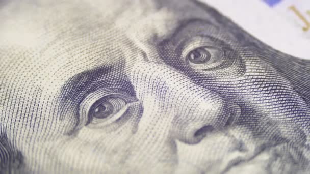 Portréja elnök Benjamin Franklin, száz dollár bill forgatás — Stock videók