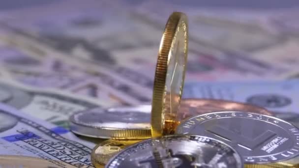 Moneda de oro etéreo, ETH y las facturas de dólares están girando — Vídeo de stock