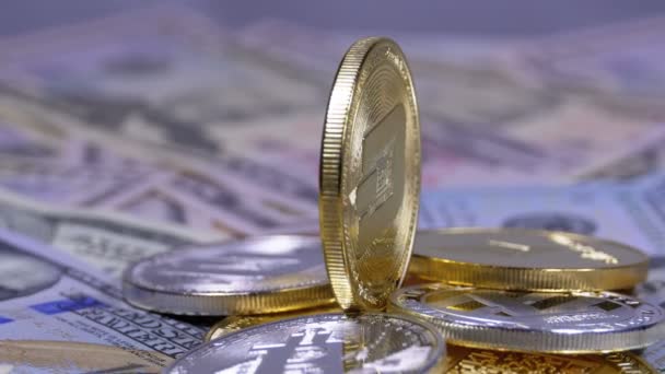 Gold Dash Coin and Bills of Dollars sedang diputar — Stok Video