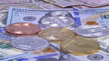 Farklı Kripto Para Birimi Litecoin, Ethereum, Dash Coins ve Dolarlar Dolarları Dönüyor