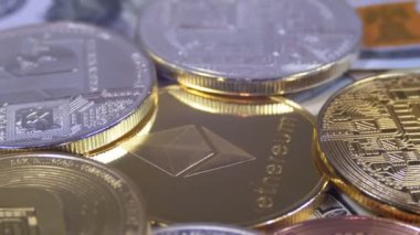 Ethereum farklı Cryptocurrency Bitcoin, Litecoin, Dash sikke ve bize dolar'in faturaları ile olan döner
