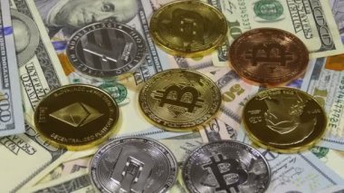 Bitcoin, Litecoin, Ethereum ve Dash sikke, Btc, STK, Eth, çizgi ve dolar faturaları döner vardır