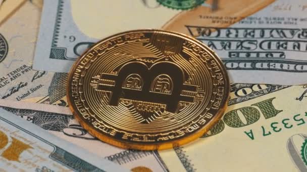 Gold Bitcoin Coin, BTC, Bills of Dollars 는 로팅이 다 — 비디오