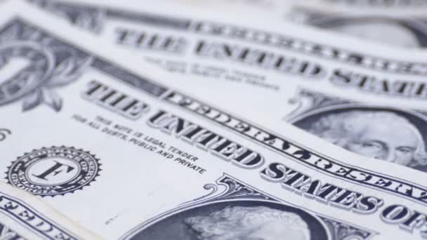 Доллар, американские банкноты номиналом в 1 доллар - в свободном обращении — стоковое видео