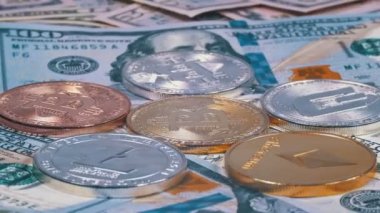 Farklı Kripto Para Birimi Litecoin, Ethereum, Dash Coins ve Dolarlar Dolarları Dönüyor