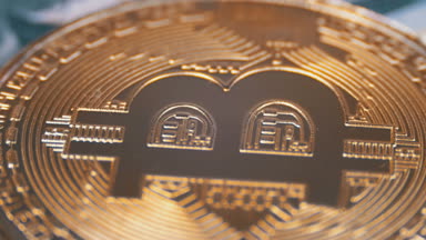 Altın Bitcoin Para Kripto Birimi, BTC ABD Dolarlarıyla Arkaplanda Dönüyor