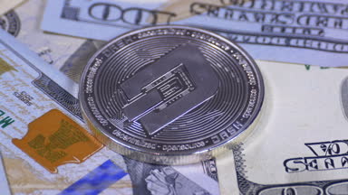 Gümüş Dash Para Şifreleme ve Dolar Faturaları Dönüyor