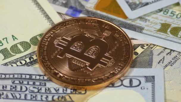 Moneta Bitcoin Bronzo, BTC e cambiali di dollari stanno ruotando — Video Stock