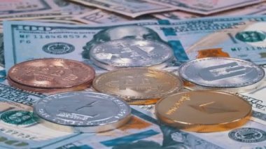 Farklı Kripto Para Birimi Litecoin, Ethereum, Dash Coins ve Dolarlar Dolarları Dönüyor