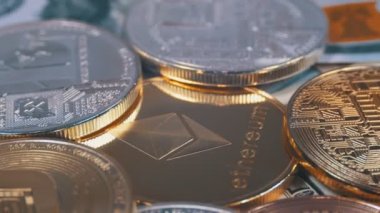 Ethereum farklı Cryptocurrency Bitcoin, Litecoin, Dash sikke ve bize dolar'in faturaları ile olan döner