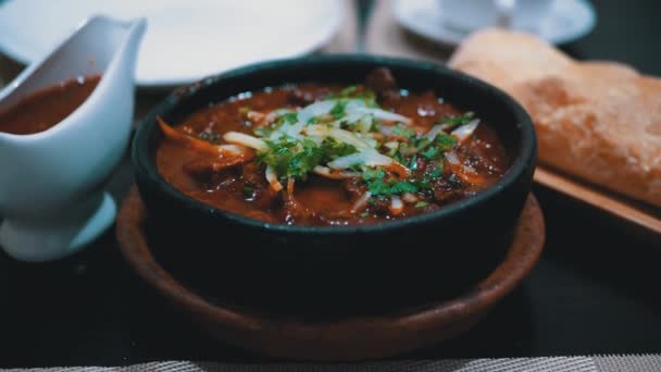 Georgian Meat Dish on Ketsi in Restaurant. Chashushuli. Hot Meat in Clay Pan on Table — Stock Video