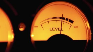 Ses Sinyali Seviyesinin Analog Klasik Çevirme Göstergesi. Vu sayaçları. Klasik Vintage Ses Göstergesi