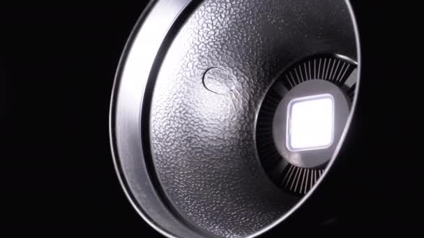 Profesionální bílé studio LED světlo close-up — Stock video