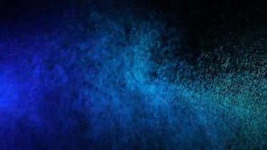 Mavi ve Yeşil Su Spreyi Siyah Arkaplanda Karıştırılmış. Yavaş Hareket