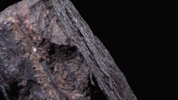 Камень вращается на черном фоне — стоковое видео