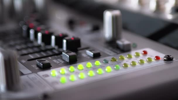 Led Indicator Niveau Signal op de Sound Mixing Console of Dj Console — Stockvideo