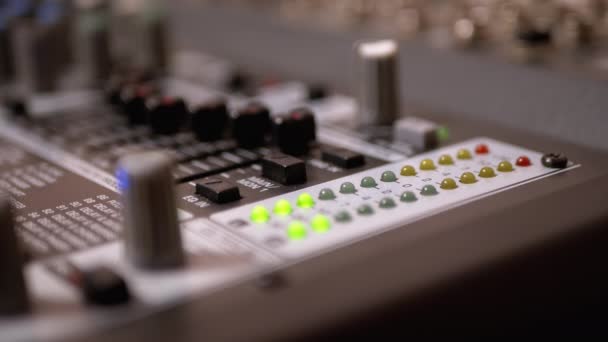 混音控制台或Dj控制台上的Led指示器电平信号 — 图库视频影像