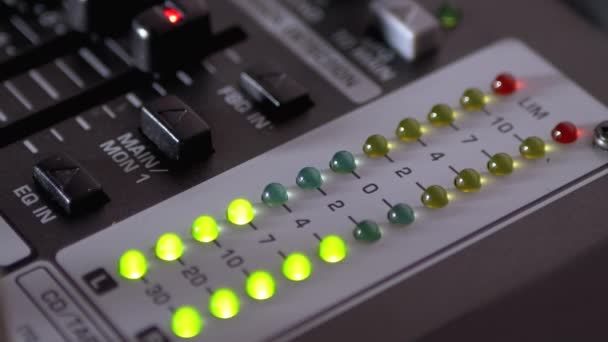 Led Indicator Niveau Signal op de Sound Mixing Console of Dj Console — Stockvideo