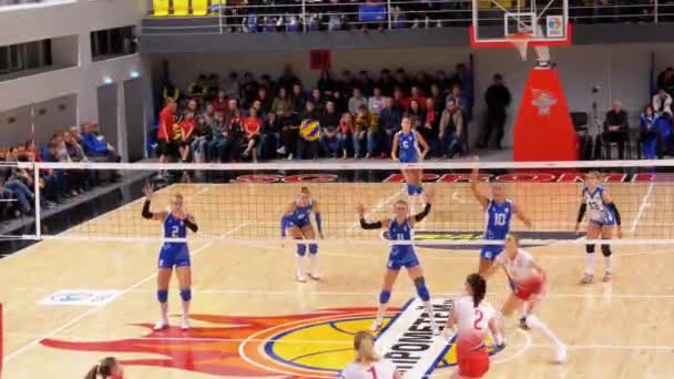 Campionato femminile di pallavolo. Partita di Super League con Spettatori Indoor — Video Stock