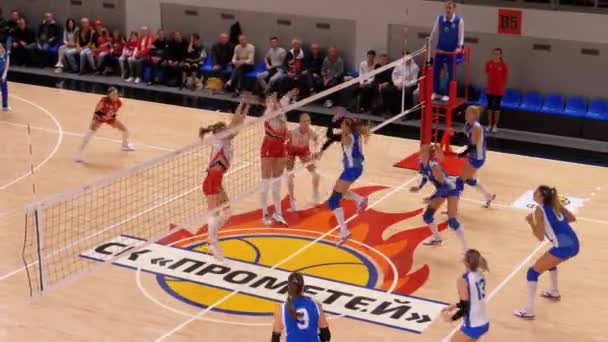 Campionato femminile di pallavolo. Partita di Super League con Spettatori Indoor — Video Stock