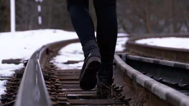 Legs of a Girl Walking along the Old Railway Tracks in Winter (en inglés). Moción lenta — Vídeos de Stock