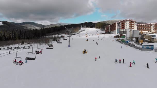 Aerial view on Lot of People Skiing on Ski Slopes near Ski Lifts on Ski Resort — Stockvideo