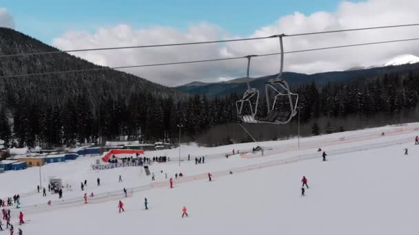 Aerial view of Ski Lift for Transportation Skiers on Top of Snowy Ski Slope. — Stockvideo