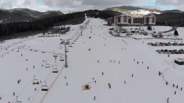 Aerial view on Lot of People Skiing on Ski Slopes near Ski Lifts on Ski Resort — 图库视频影像