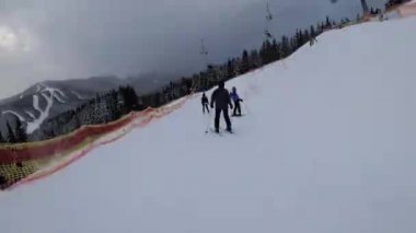 Amatör Kayakçıların Kayak Tesisindeki Kayak Yamacında Birinci Şahıs Görünümü