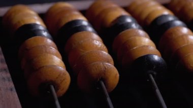 Antika Kemik Abaküsü. Eski Ahşap Tezgah. Mali konsept.