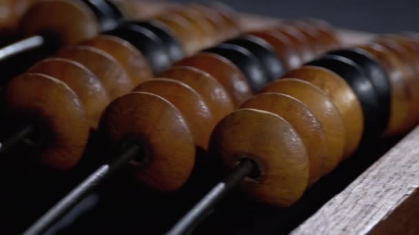 Vintage Antieke Bone Abacus. Verouderde Houten Teller. Financieel concept. — Stockvideo