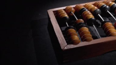 Antika Kemik Abaküsü. Eski Ahşap Tezgah. Mali konsept.