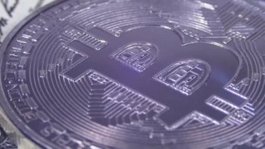Gümüş Bitcoin Para Şifreleme, BTC Arka planda ABD Dolarlarıyla Döndürme