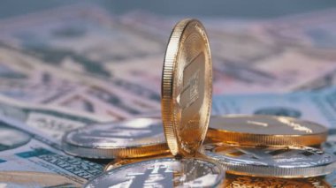 Altın Dash madeni parası ve Dolarlar Dönüyor
