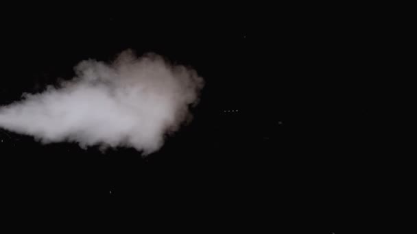 Водяной пар. White Jet of Vapour Steam on Black Fone. Slow Motion — стоковое видео