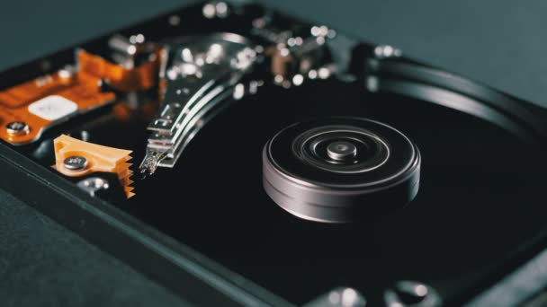 Hard Disk Drive Inside. Structure of HDD, Spinning Platter. Move magnetic head — Stock Video