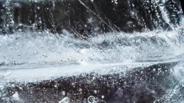 Buz eriyip Kara Arkaplanda Dönüyor. Zaman Uygulaması