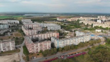 Doğa 'daki Çok Katlı Renkli Binalarla Oturan Bloklardaki Hava Panoraması