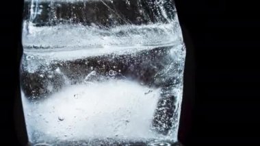 Buz eriyip Kara Arkaplanda Dönüyor. Zaman Uygulaması