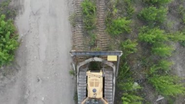 İnşaat alanındaki Sandy Yolu üzerindeki Buldozer Sürüşleri 'nin en iyi hava görüntüsü.