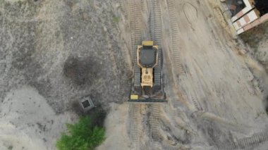 İnşaat alanındaki Sandy Yolu üzerindeki Buldozer Sürüşleri 'nin en iyi hava görüntüsü.