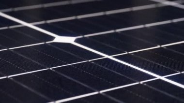 Güneş Paneli Döndürme. Tek kristalli güneş pili. Güneş Enerjisi. Silikon Çırpıcı